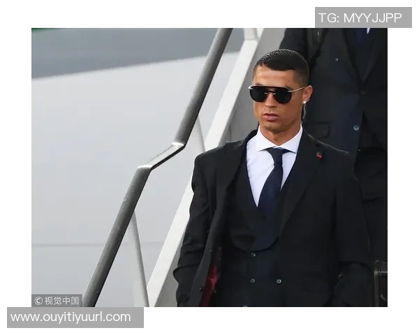 C罗分享回归葡萄牙国家队的帅气照片墨镜加持魅力十足 C罗分享回归葡萄牙国家队的帅气照片墨镜加持魅力十足